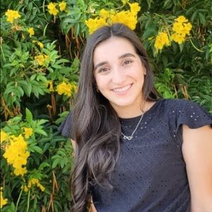 Meet your Posher, Adriana